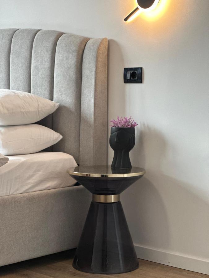 Peaceful Condo For Romantic Getaways Near Black Church - 3Min Walk Braşov Eksteriør billede